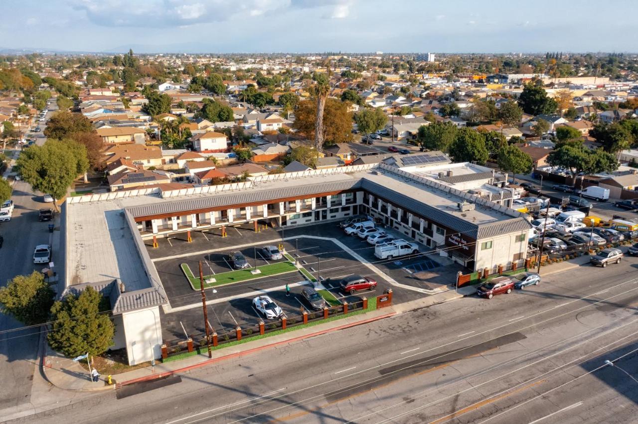 Aspire Inn Studios & Spas Bellflower Exterior foto